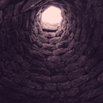 Del fondo del pozo a la luz del otro lado