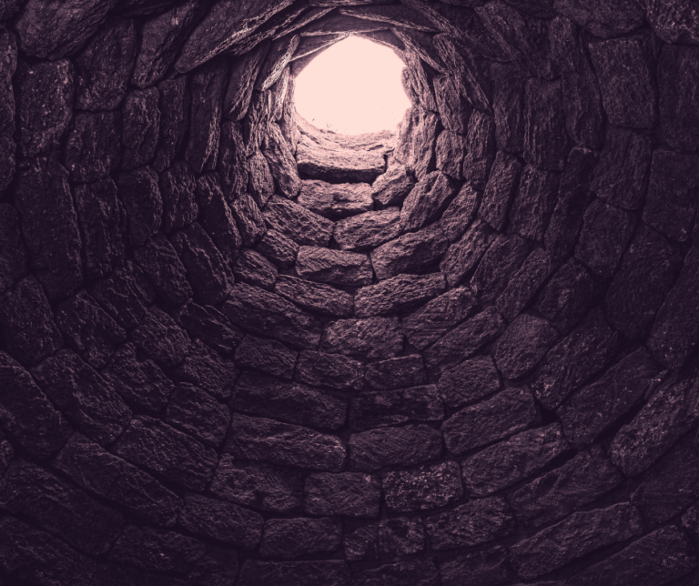 Del fondo del pozo a la luz del otro lado